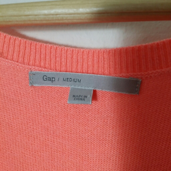 Gap V-neck pink wool sweater with size M - Picture 2 of 5